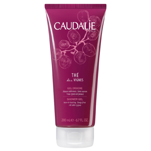 Caudalie Gel Douche Thé des Vignes 200 ml. Gel de ducha enriquecido con Áloe Vera y formulado con una base lavante suave de origen vegetal que respeta el pH fisiológico de la piel. Su fragancia sensual emana de la alianza entre el almizcle blanco, la flor
