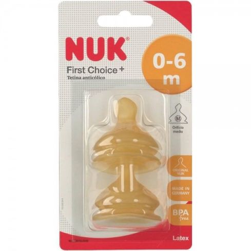 La forma ortodóntica de Nuk, combinada con el apoyo labial Nuk First Choice extra ancho, hace que resulte más fácil amamantar y alternar entre el pecho y el biberón.